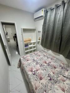 Flat a uma quadra da praia