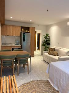 Studio Costa Bella em Angra - Condomínio Completo com Piscina, Bar Molhado e Acesso à Marina