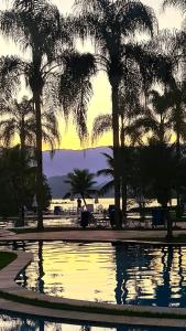 Studio Costa Bella em Angra - Condomínio Completo com Piscina, Bar Molhado e Acesso à Marina