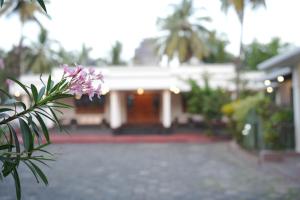 Invito Beach Resort