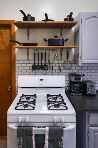 Immaculate furnished 1-Bedroom Apartment