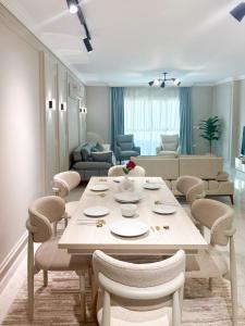 3BRs Magnificant City Center Tranquil Apartment