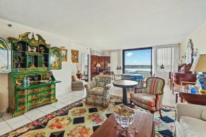 Bright Two-Bedroom Waterfront Retreat With Scenic Balcony Views