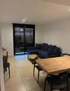 Ukulele Apartment Trimar