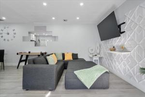 16 PPL - 5 min to Brickell & Bars - King Beds - Hot Tub - Massage Chair - Games