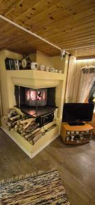 Newly-renovated super cozy house with sauna!