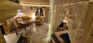 Newly-renovated super cozy house with sauna!