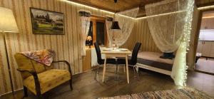 Newly-renovated super cozy house with sauna!