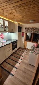 Newly-renovated super cozy house with sauna!