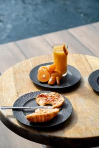 Tropical apt - 2br swimout - 2 king beds - gym - pools