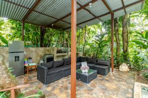 Private Villa with Pool & Heated Jacuzzi Cocles Beach