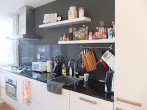 Cozy 2 Bedroom Home Away from Home