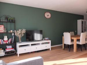 Cozy 2 Bedroom Home Away from Home