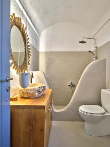 Luxury Mia Villa with pool and amazing sea views, Paros