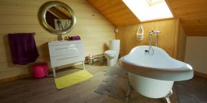 B&B / Chambres d'hotes Chambres d'hotes Couleurs Bois & Spa : Suite Junior