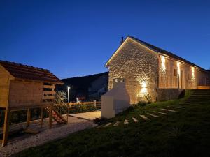 Villa Billubium - Dalmatian Stone House with Private Heated Pool