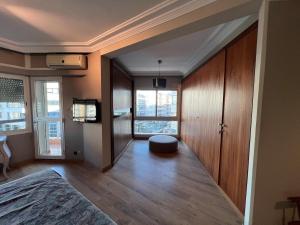 Beautiful 2 suites apartment modern cozy and central