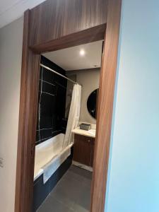 Beautiful 2 suites apartment modern cozy and central