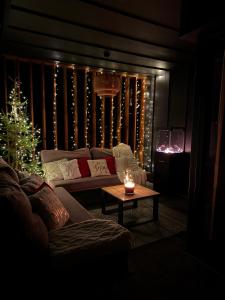 Leśny Azyl Domki z Ogrzewanym Zimowym Tarasem i Jacuzzi na Wyłączność w Samym Środku Lasu