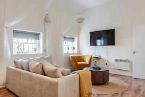 Hospital, train station 2 Bed Sleeps 4 Free Parking