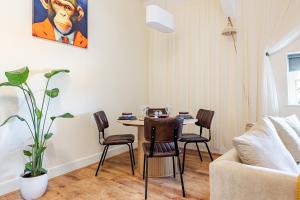 Hospital, train station 2 Bed Sleeps 4 Free Parking