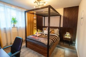 The Serene Residence with Hot Tub, Sauna and Cinema Experience