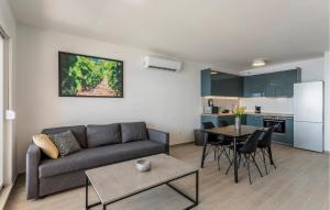 Beautiful Apartment In Dingac With Swimming Pool