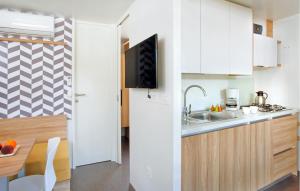 Amazing Home In Novigrad With Wifi