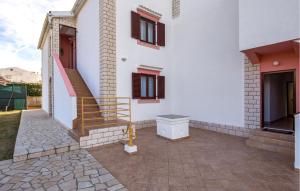 Lovely Apartment In Pag With Wifi