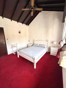 Casa Zona Alem Playa Grande a cuadras del Golf Puerto y acceso rápido a Playas del Sur Se aceptan grupos de jóvenes y familias