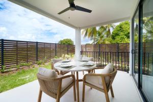 Caribbean Luxury 2BR Walk to Beach Sky Pool Deck