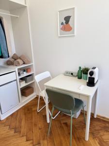 Old Town Green Room with private bathroom