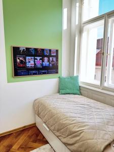 Old Town Green Room with private bathroom