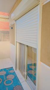 شقه فندقيه3غرف وشرفه بفيلا الشيخ زايد أمام زد بارك