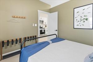 Cozy Carriage House minutes away from Downtown