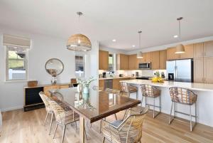 Marbella Lane - Serene & Lovely MT Ocean Views