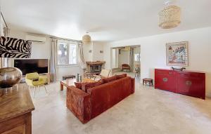 Amazing Home In Aramon