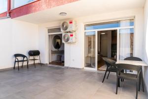 Modern Apartment in a Quiet Area near Center