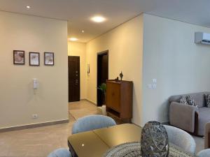 90 avenue, luxurious 2 bedroom apartment