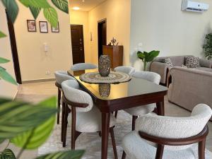 90 avenue, luxurious 2 bedroom apartment