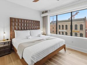 Corner Flat off Meridian - Walk Anywhere Downtown