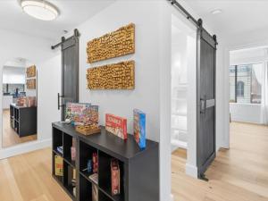 Corner Flat off Meridian - Walk Anywhere Downtown