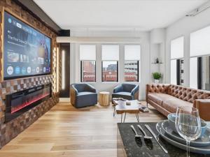 Corner Flat off Meridian - Walk Anywhere Downtown