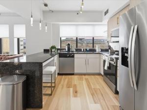 Corner Flat off Meridian - Walk Anywhere Downtown