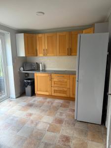 3-Bed House Brighouse Parking Wi-Fi Near M62