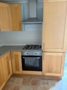 3-Bed House Brighouse Parking Wi-Fi Near M62