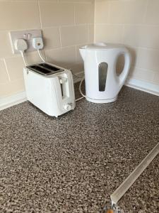 3-Bed House Brighouse Parking Wi-Fi Near M62