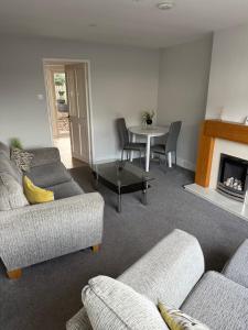 3-Bed House Brighouse Parking Wi-Fi Near M62