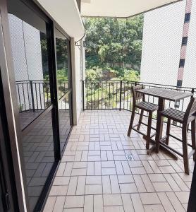 Copacabana 200 m da Praia! Piscina, varanda, vista natureza, shopping ao lado! Recepção 24hrs