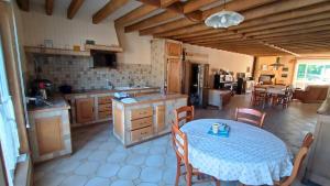 Maison de famille entière, 4 chambres, 10 couchages, piscine selon période